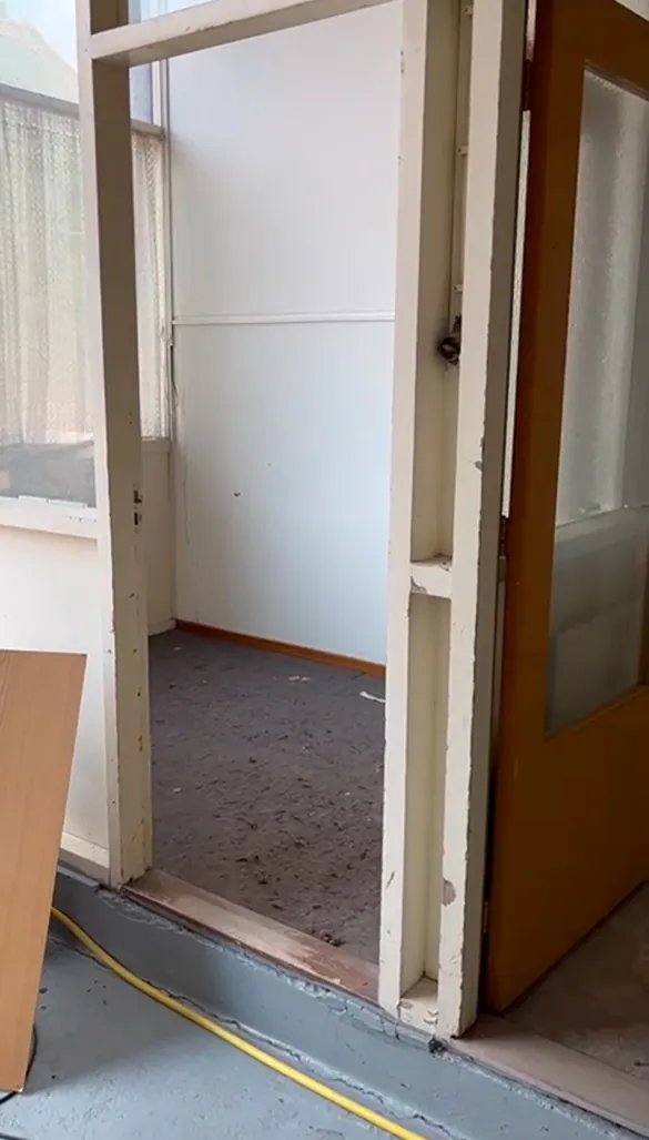 1 september, eerste kantoor in de garage.